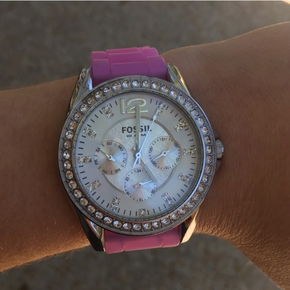 Fossil Watch With Interchangeable Straps - image 2